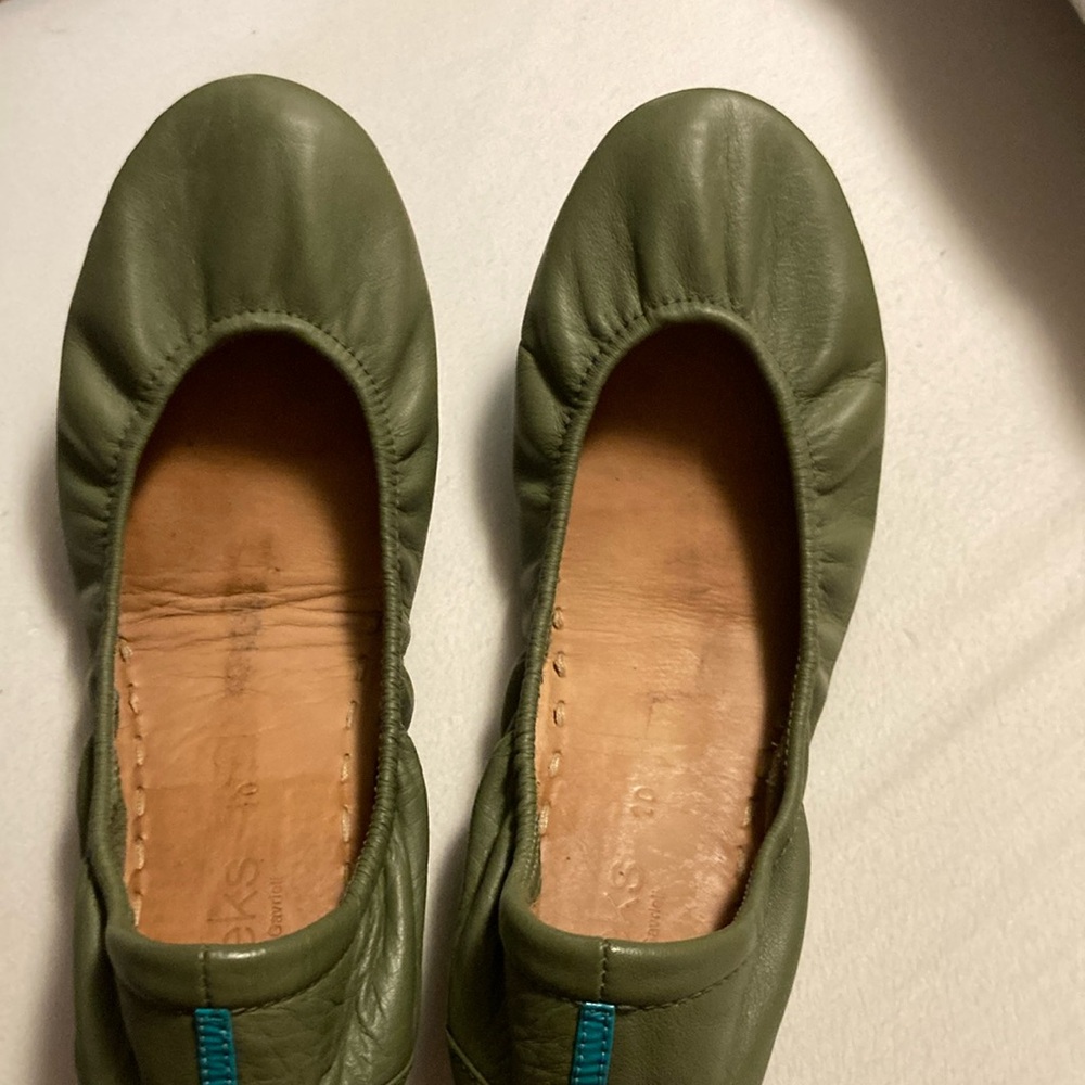 Vguc olive tieks size 10